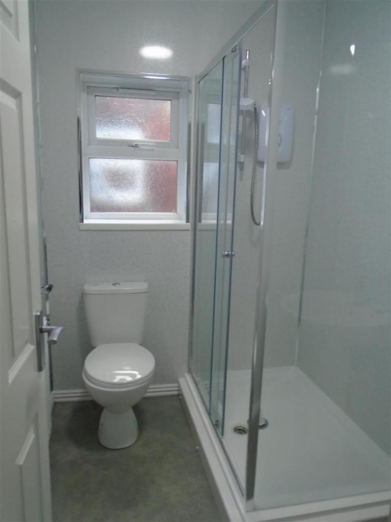 Shower Room (2).JPG