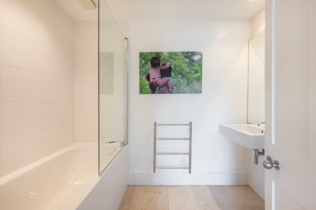 bathroom(2).jpg