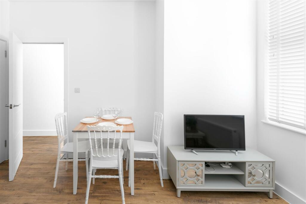 Flats 1 &amp; 2, 381 Bath Road, Arnos Vale, Bristol BS