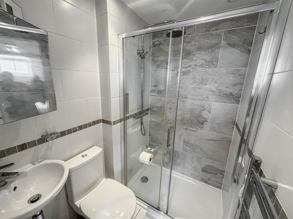 Ensuite.jpeg