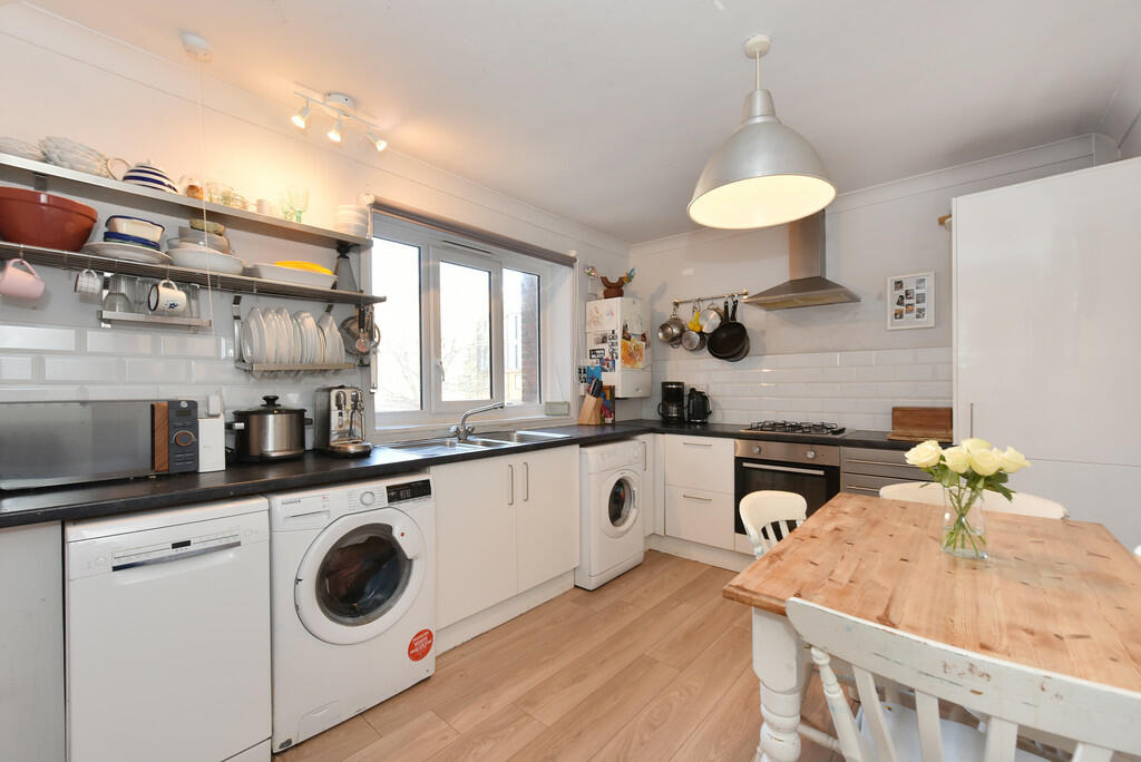 132 parkside esta...