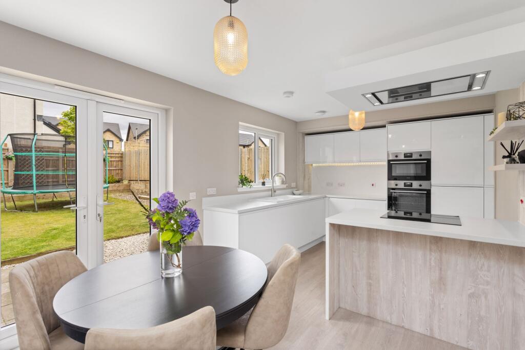 Kitchen / Dining Area