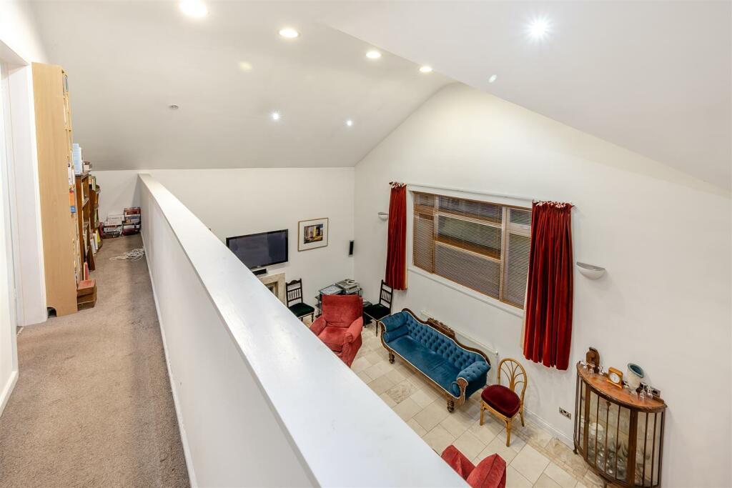 8582899-interior39.jpg