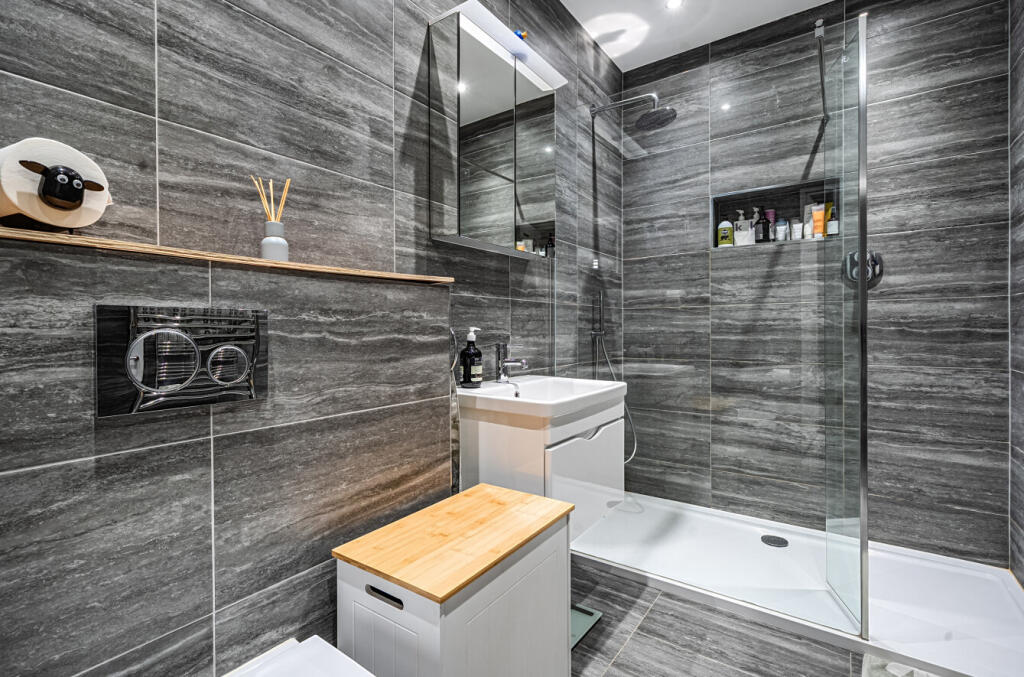 1361949-23-68ffa2...