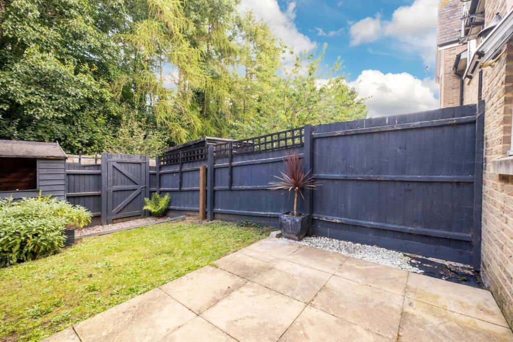 53 Cobb Close-28.JPG