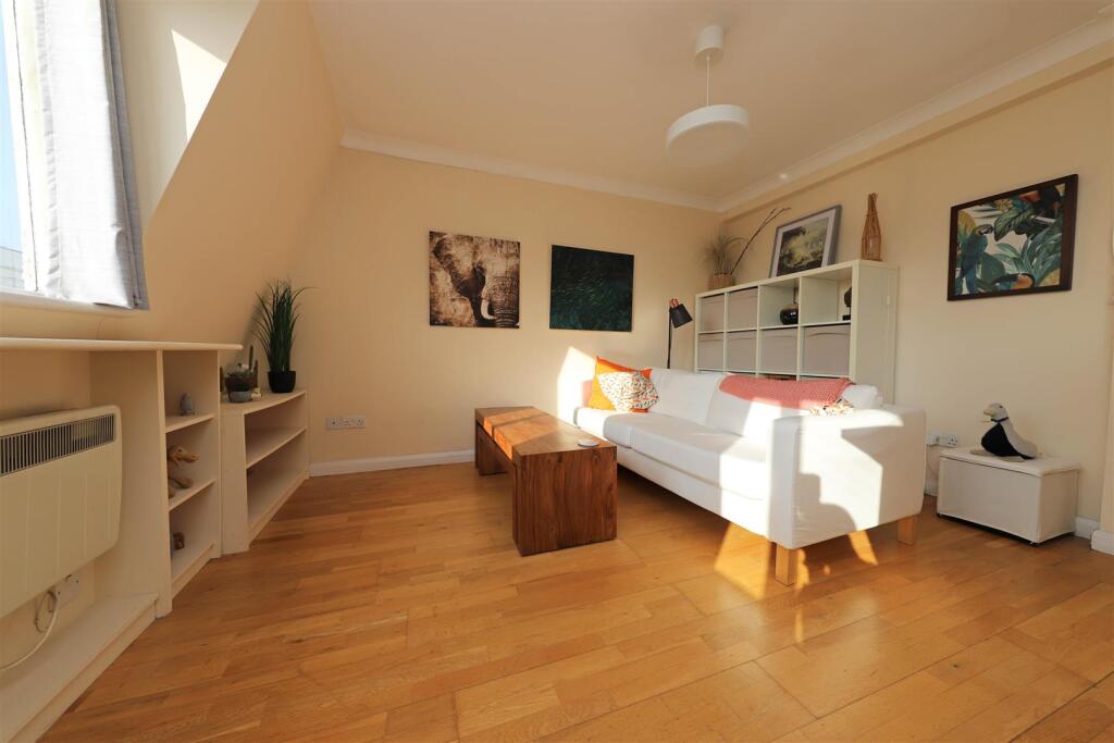 nicholas james waterloo lounge 1.jpg