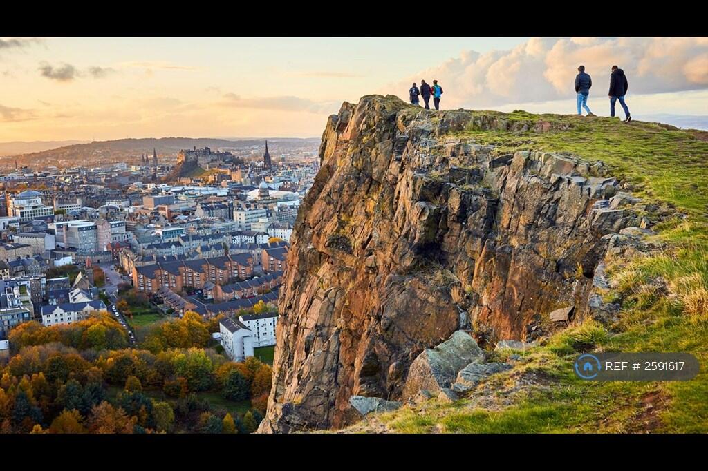 Salisbury Crags : 7 Mn Walk