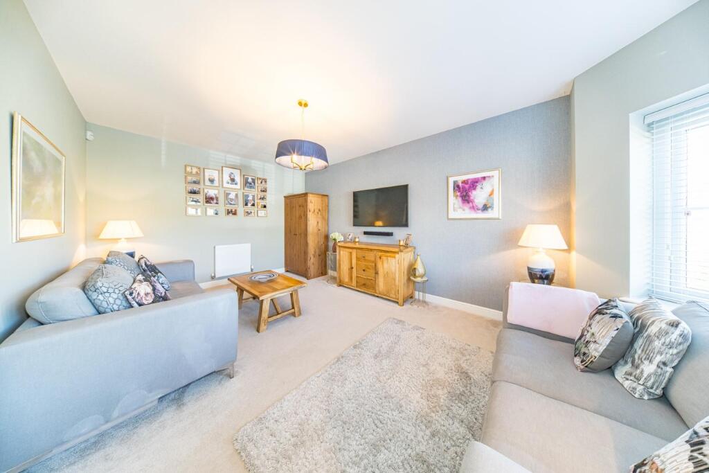 57 Emelia Drive lounge.jpg