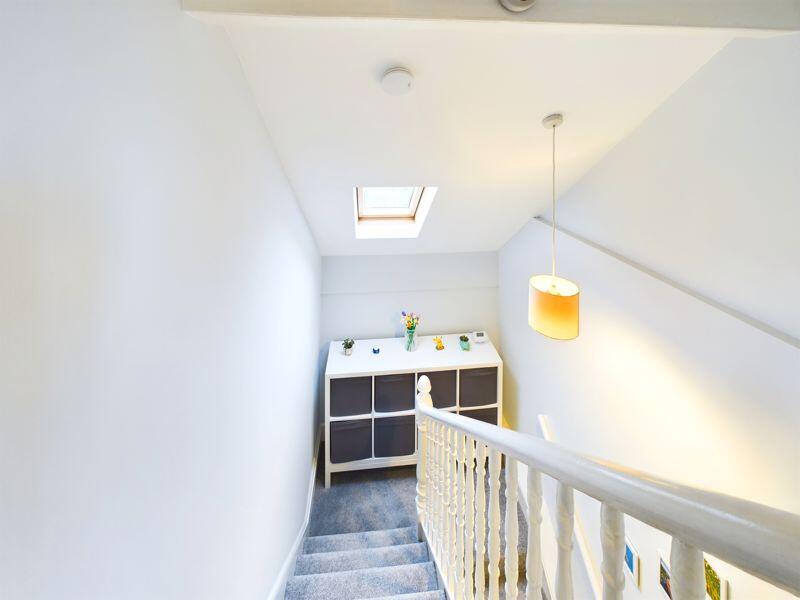 TOP FLOOR HALF LANDING