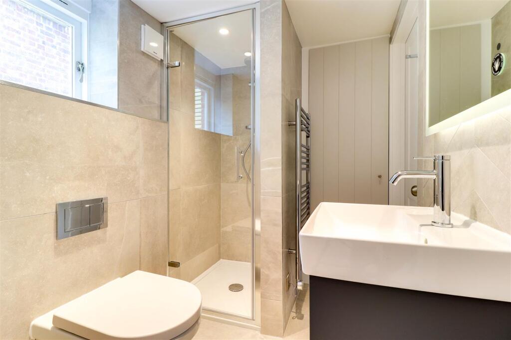 34. Bathroom 2.1.jpg