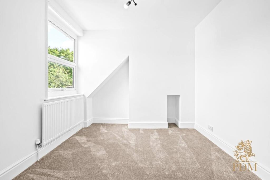 Flat 3, 4 Mapperely Park Drive Nottingham, NG3 5BX