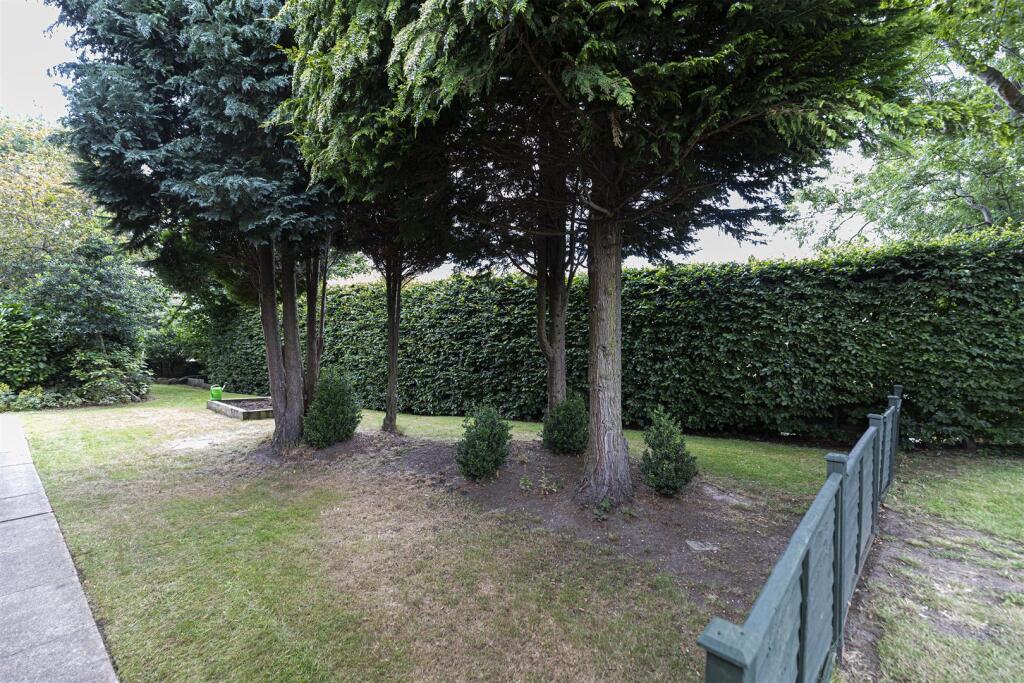 Bramleys Estate Agents - Woodsome Park - Fenay Bri