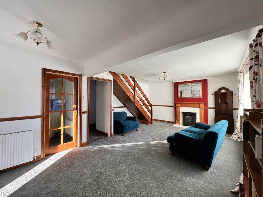 LIVING/DINING ROOM