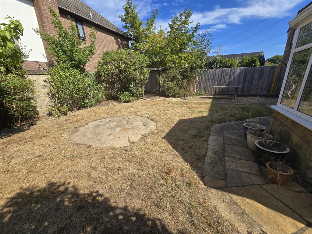 Rear garden 2.jpg