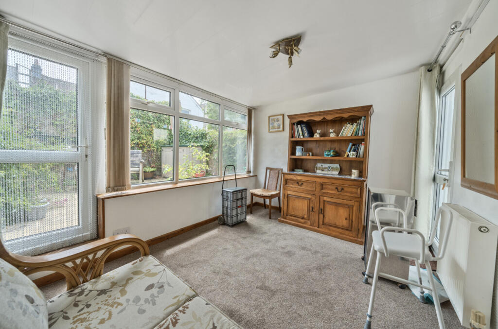 1306987-10-684989...