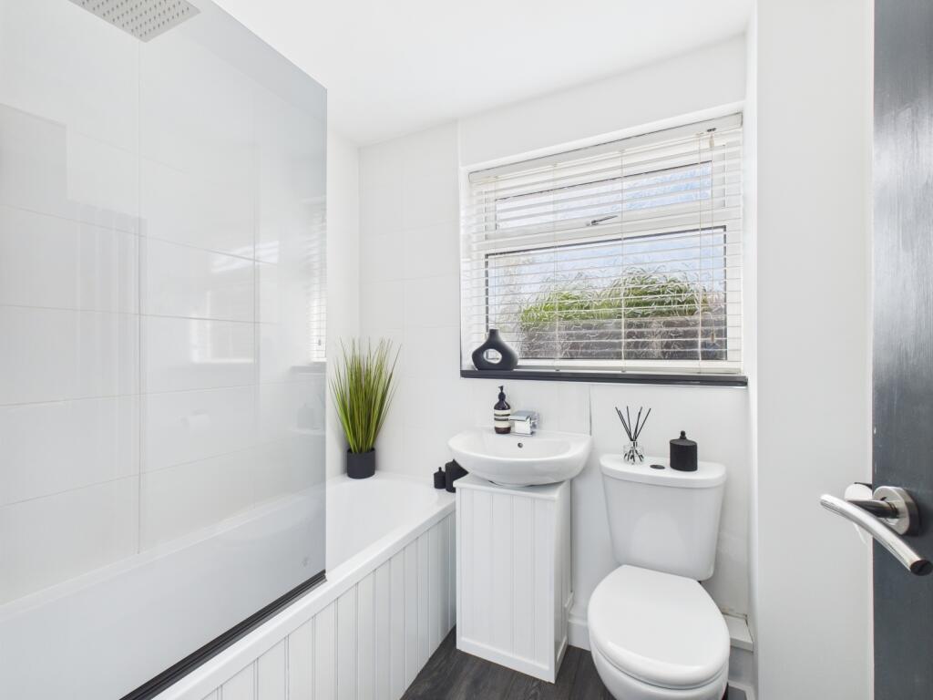 CAM03729G0-PR0062-STILL014