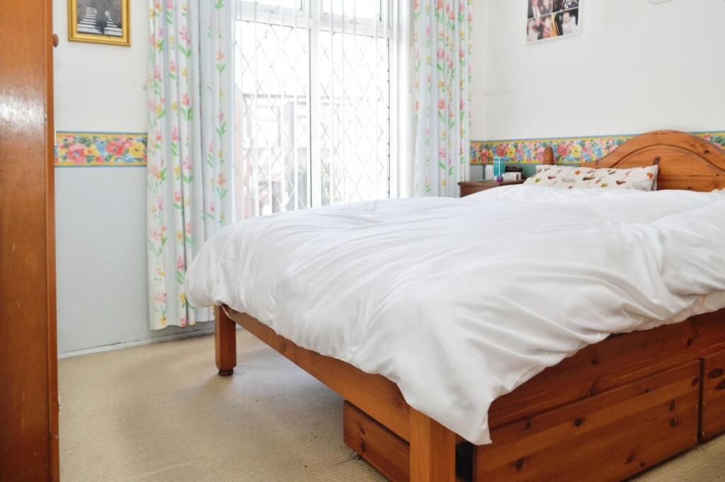 8ca2d4b7-Bed 201.JPG