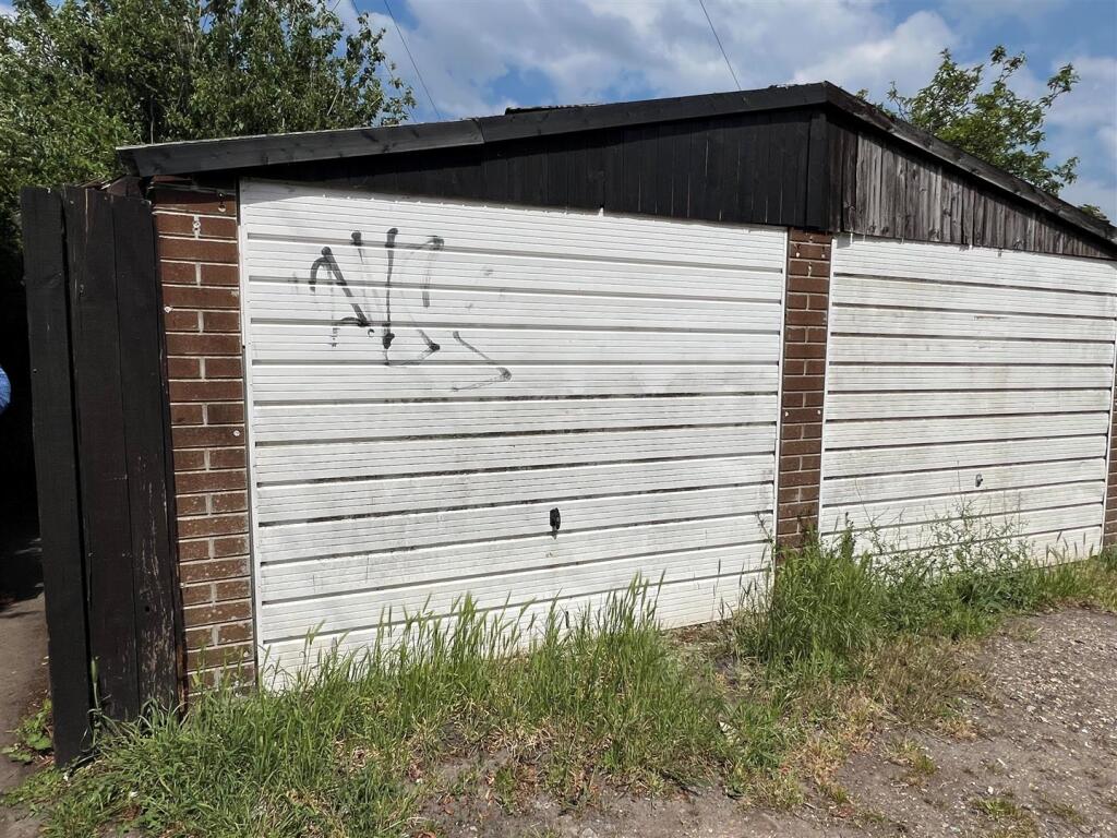 Garage to rear