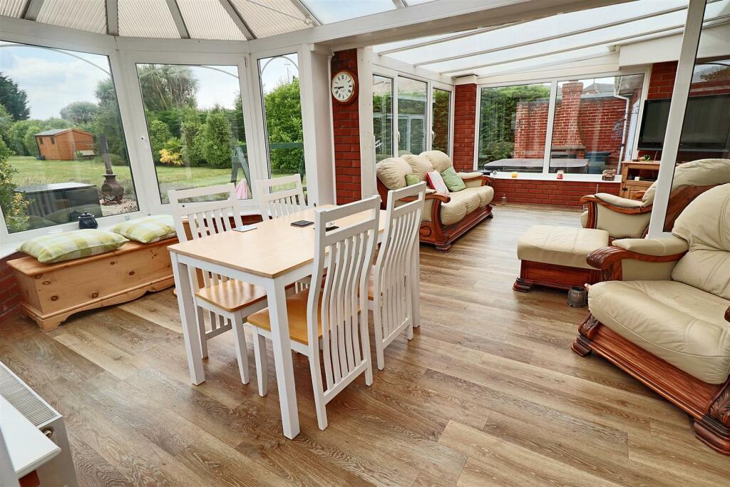 SUPERB CONSERVATORY/DINING AREA