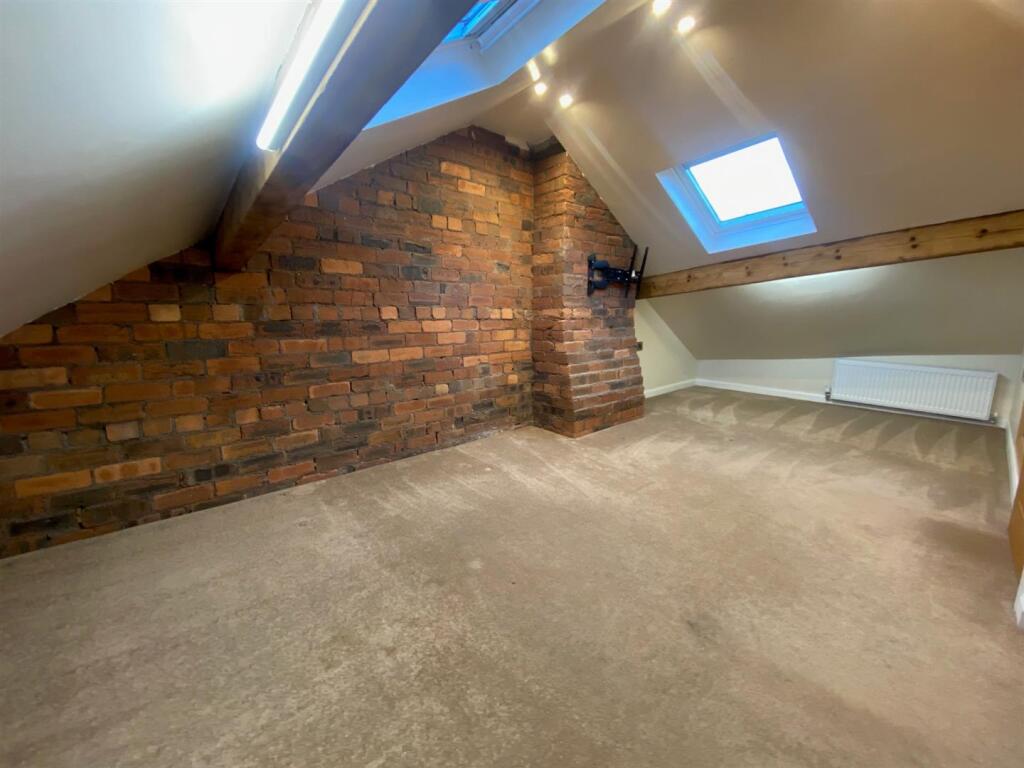 attic bedroom 1.jpg