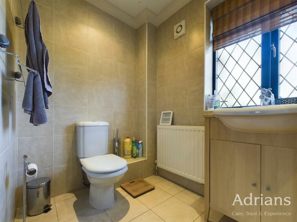 EN-SUITE BATHROOM