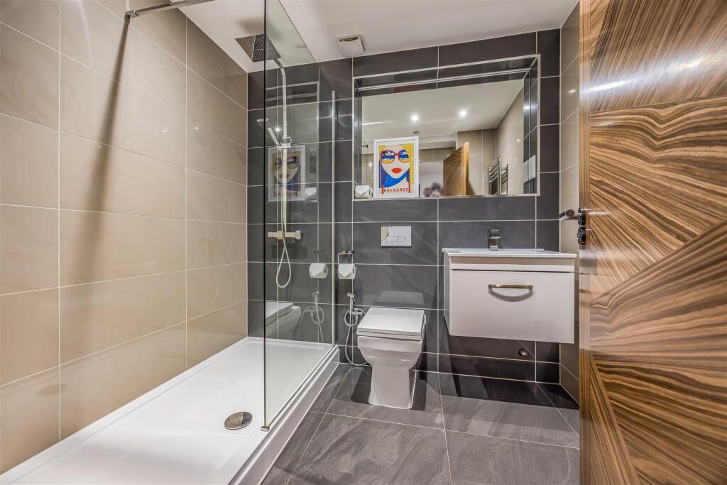 Apartment B, Clearwater Apartments, South Parade, 