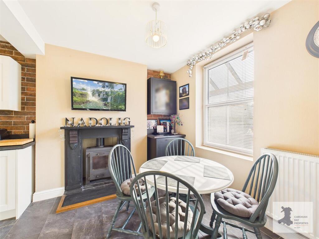 kitchen/dining room