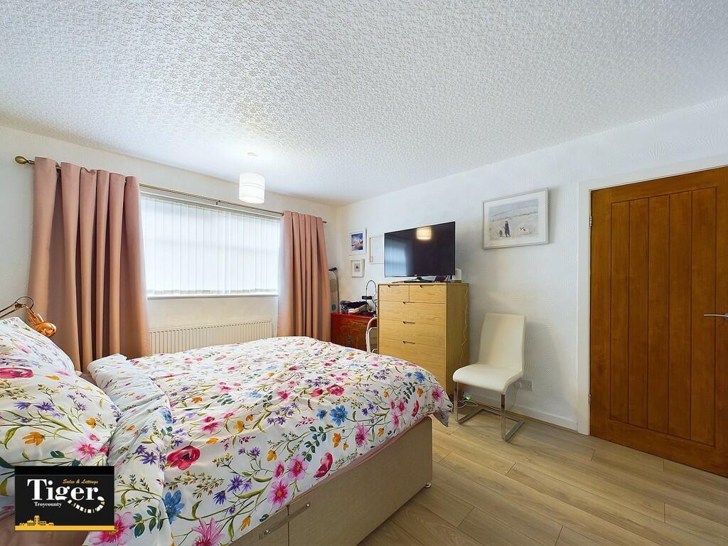 CAM02176G0-PR0429...