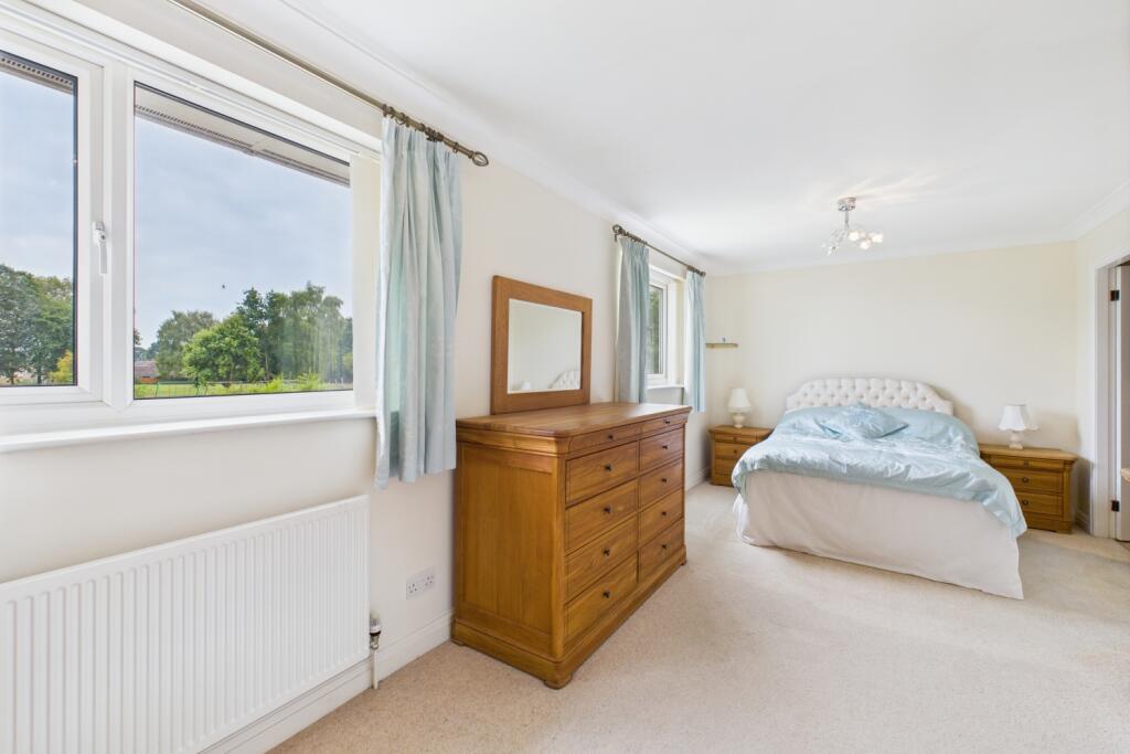 CAM03162G0-PR0312-STILL037