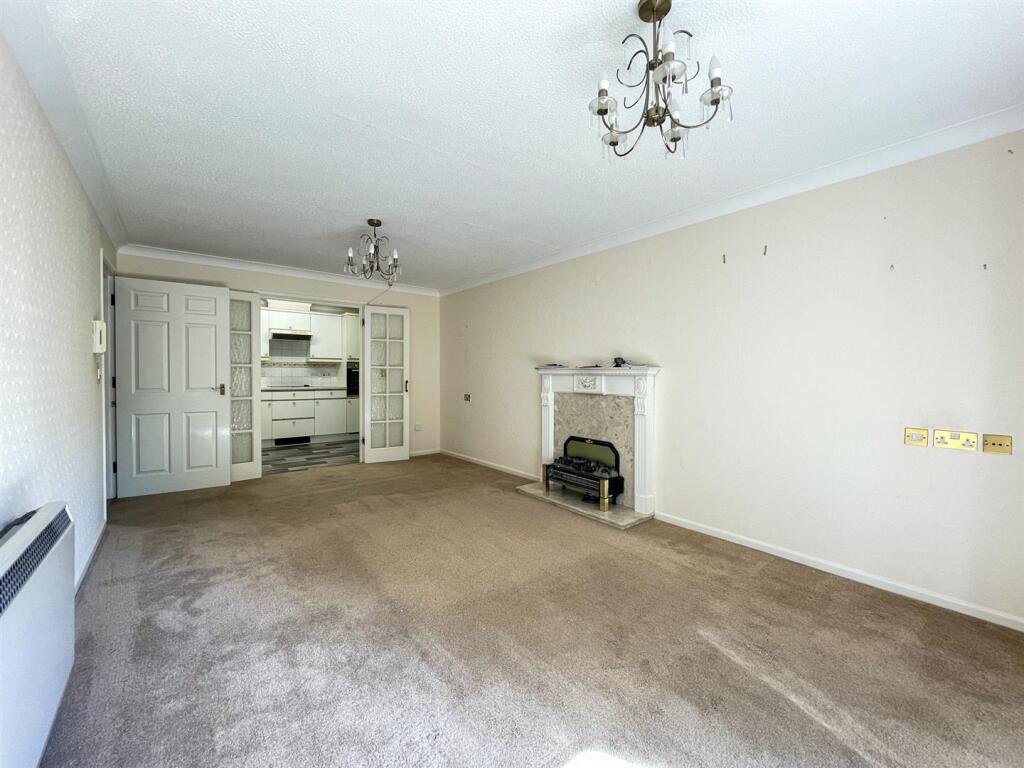 Lounge to kitchen.jpg