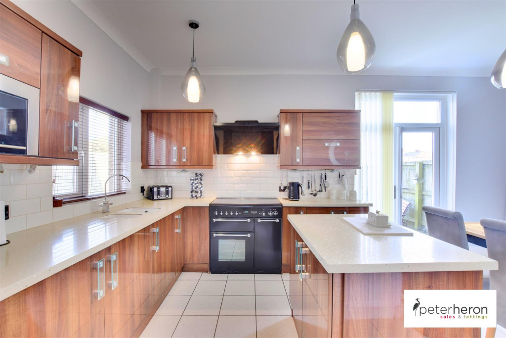 Open Plan Kitchen &amp; Dining Area