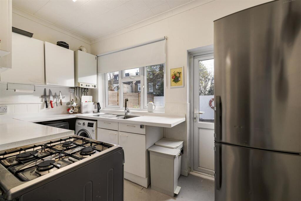 Central Park Road, E6