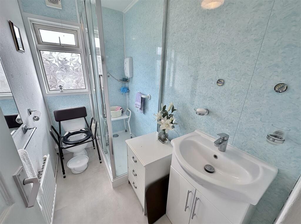 SHOWER ROOM