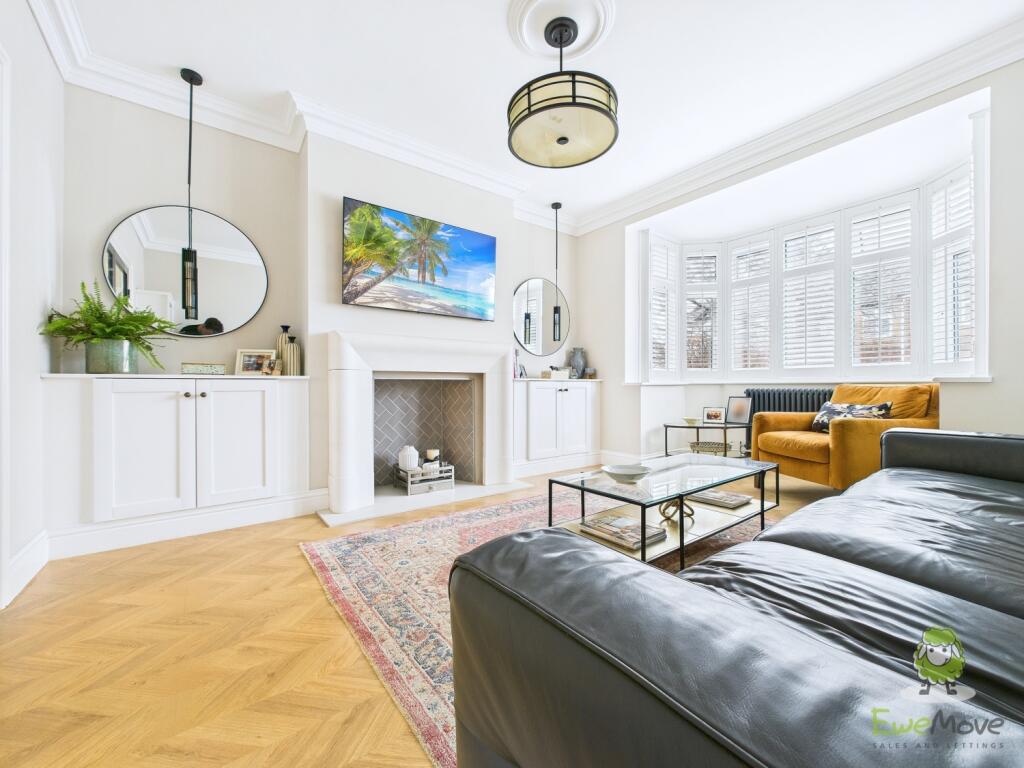 CAM01543G0-PR0166-STILL054