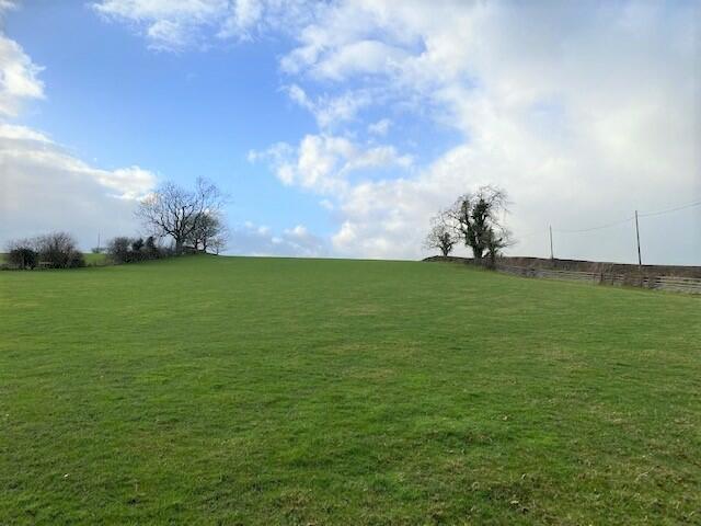 Lot 1 -Pen Parc Llwyd- cover &amp; page 5 photo