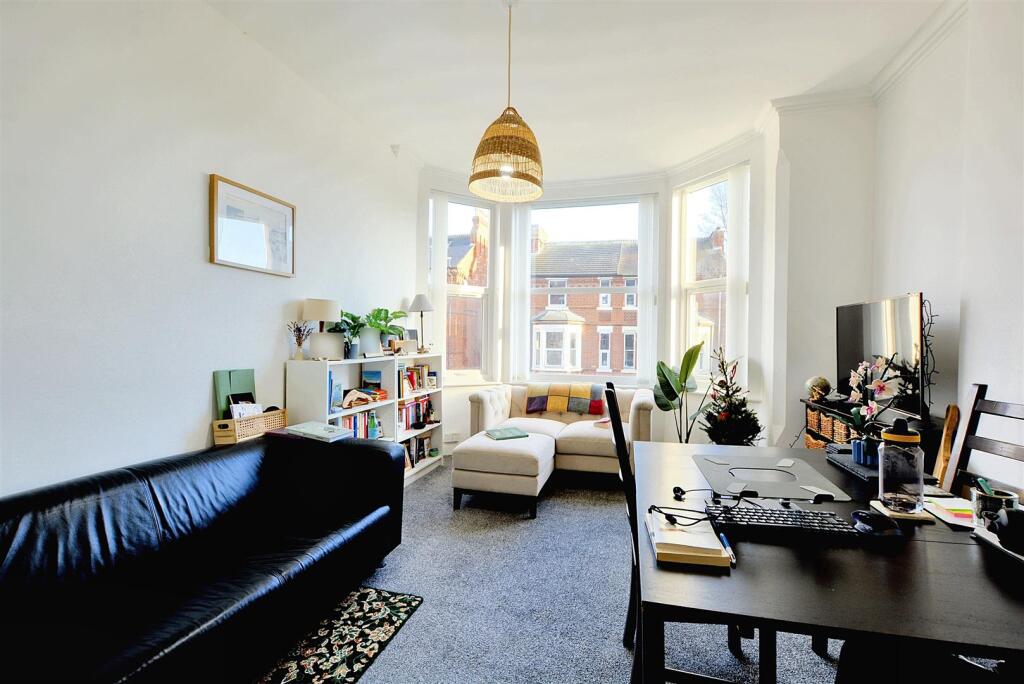 Flat 2 Lounge_2.jpeg