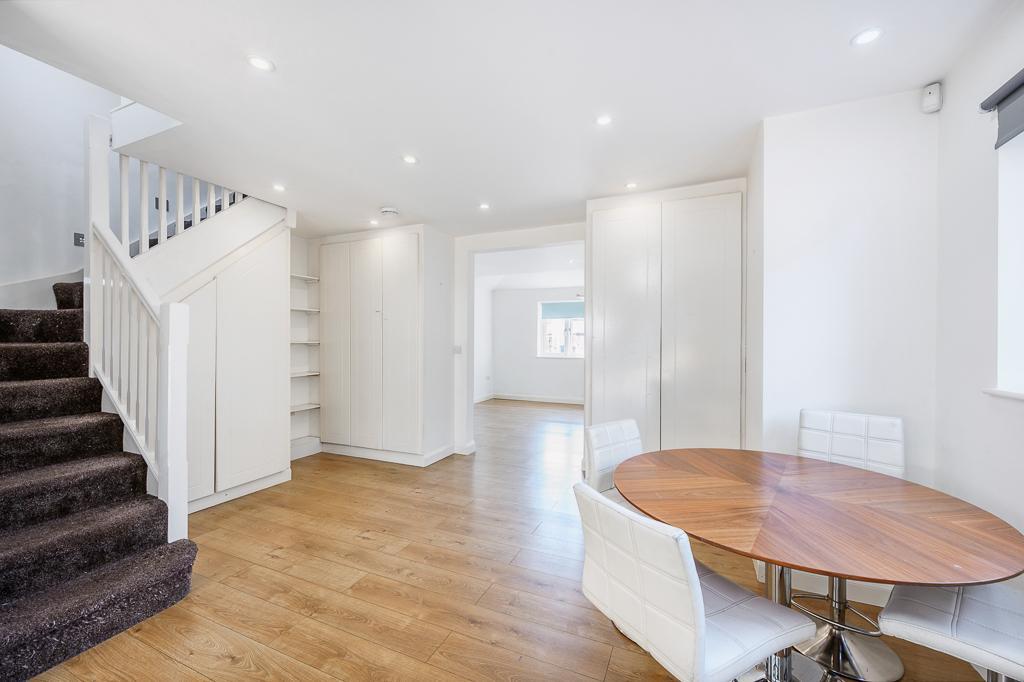 Open-Plan Dining/Living Spaces