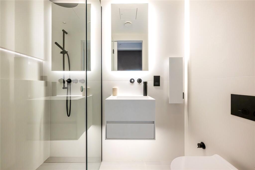 Lw Gr F Shower Room