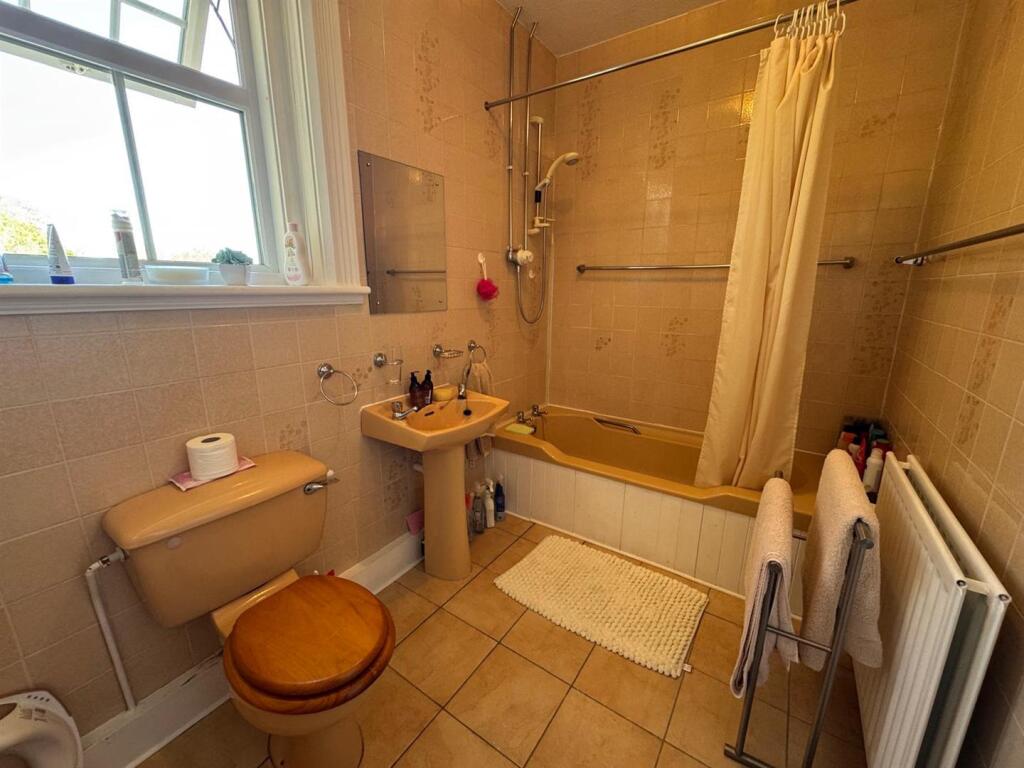 Bathroom.jpg