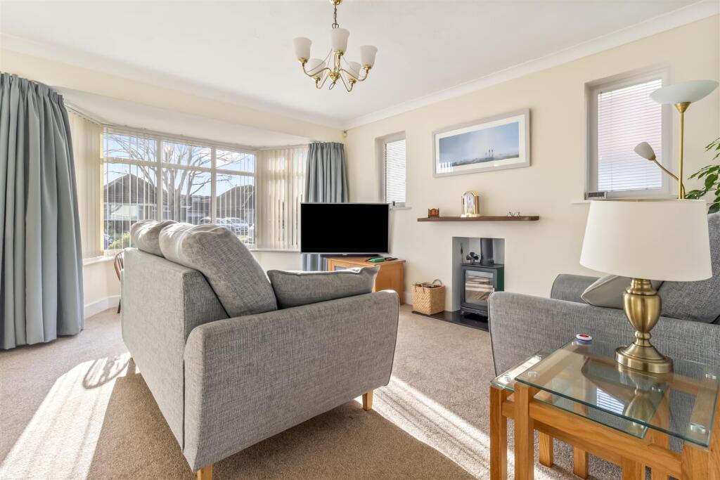 27 Thakeham Drive-016.JPG