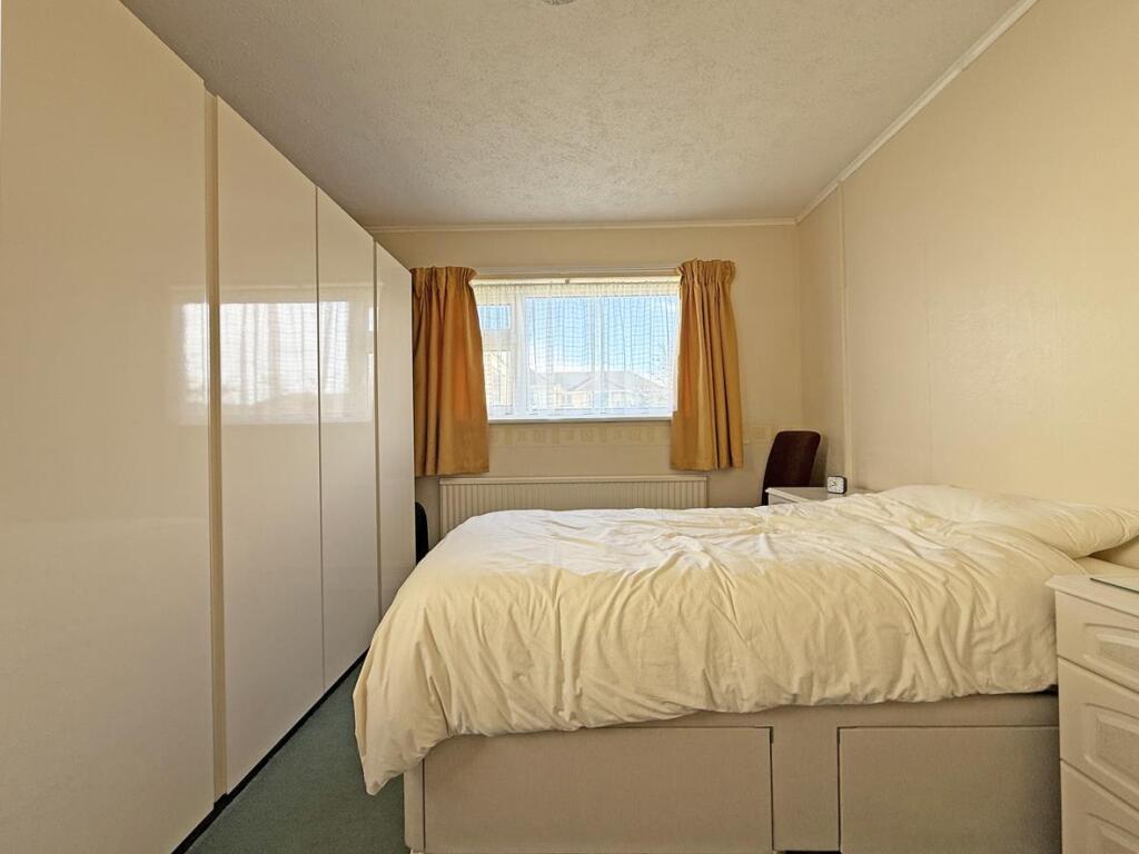 Cardigan Road 20 - Bed 1.jpg