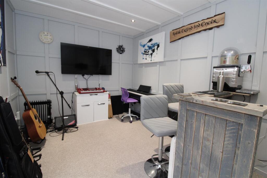 Garage/Music Room/Man Cave