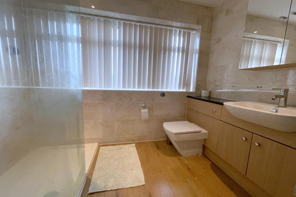 Modern fitted shower