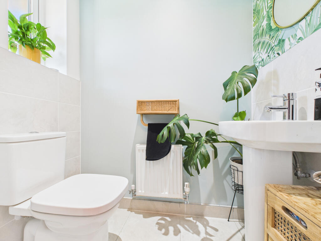 CAM02909G0-PR0379-STILL013