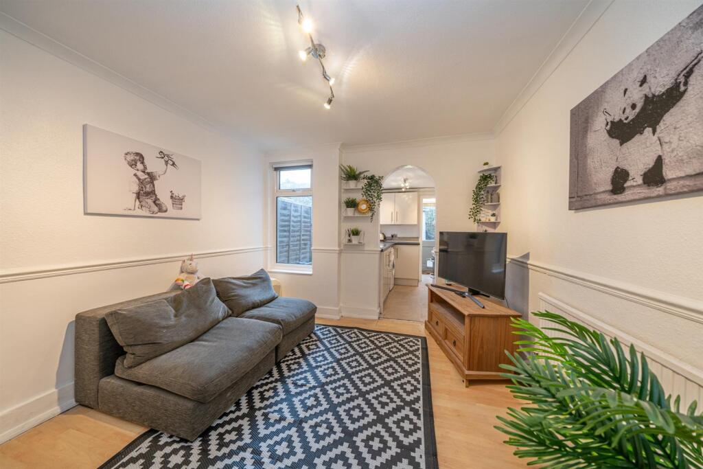 Shaftesbury lounge 5.jpg