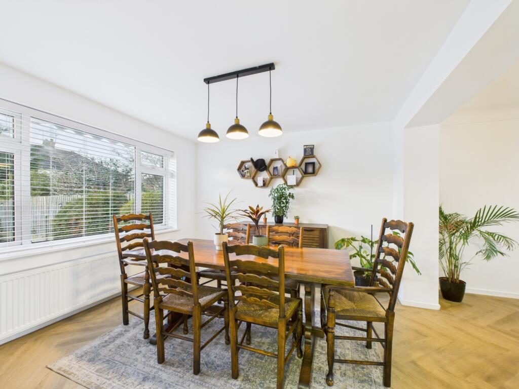 CAM02386G0-PR0152-STILL017