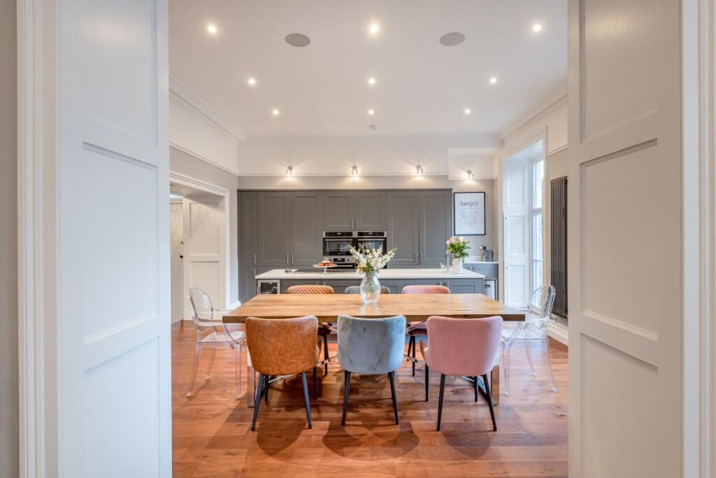 Kitchen/Dining Area