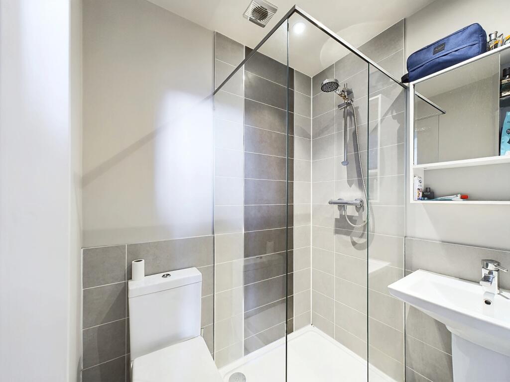 Ensuite To Bedroom 2