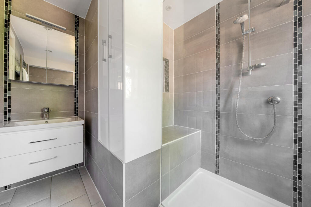 18-68222d65f2b5f-...