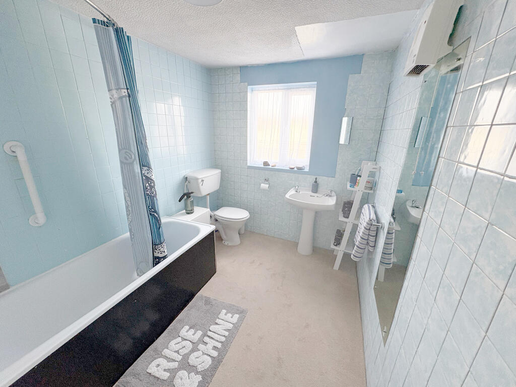 FAMILY BATHROOM